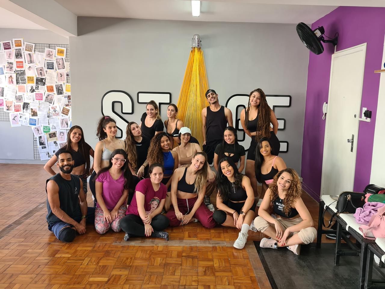 Mariana Oliveira with Stage students