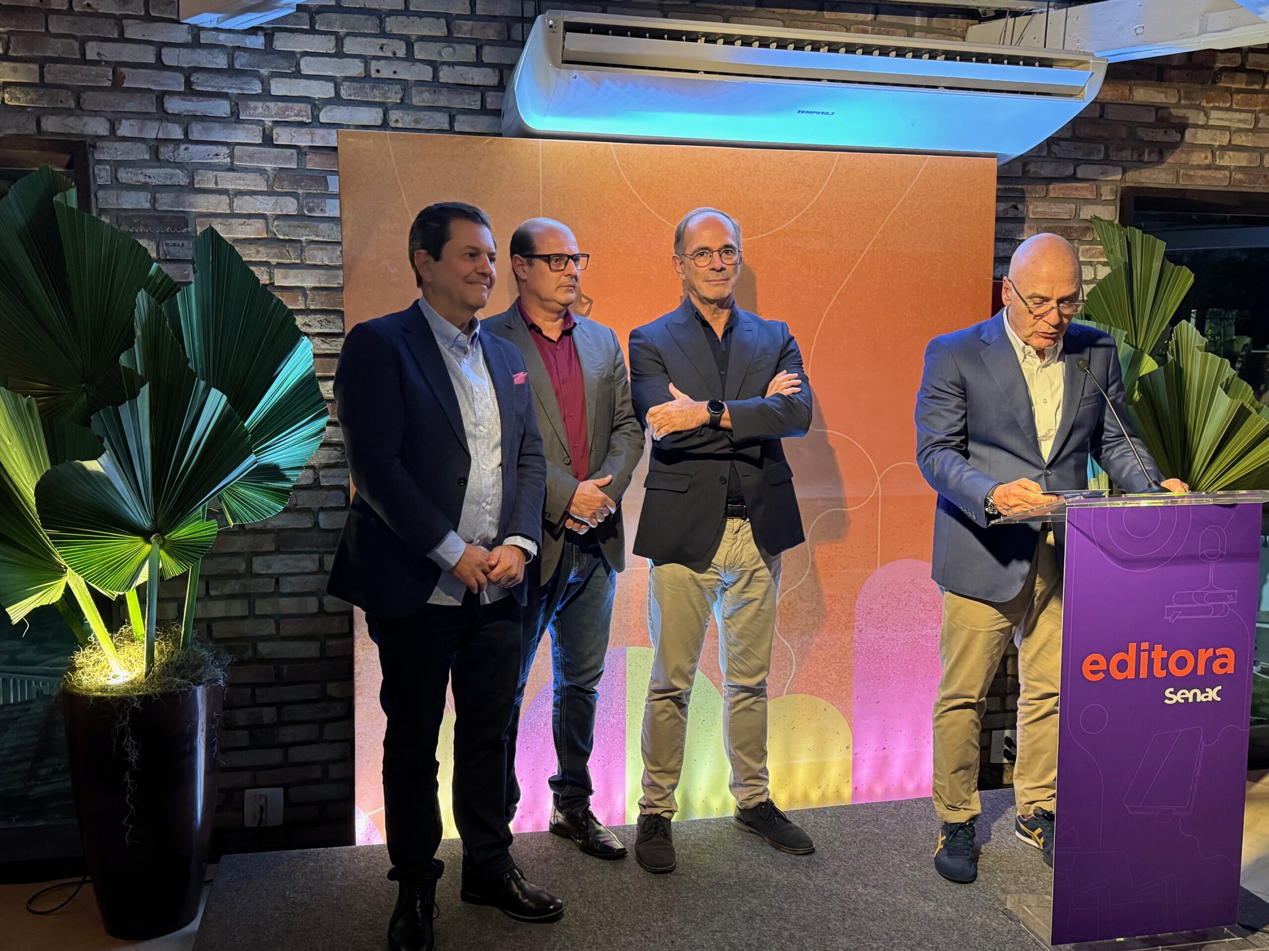 Senac RJ - Brazil publishes Otavio Leite’s book on tourism and economy