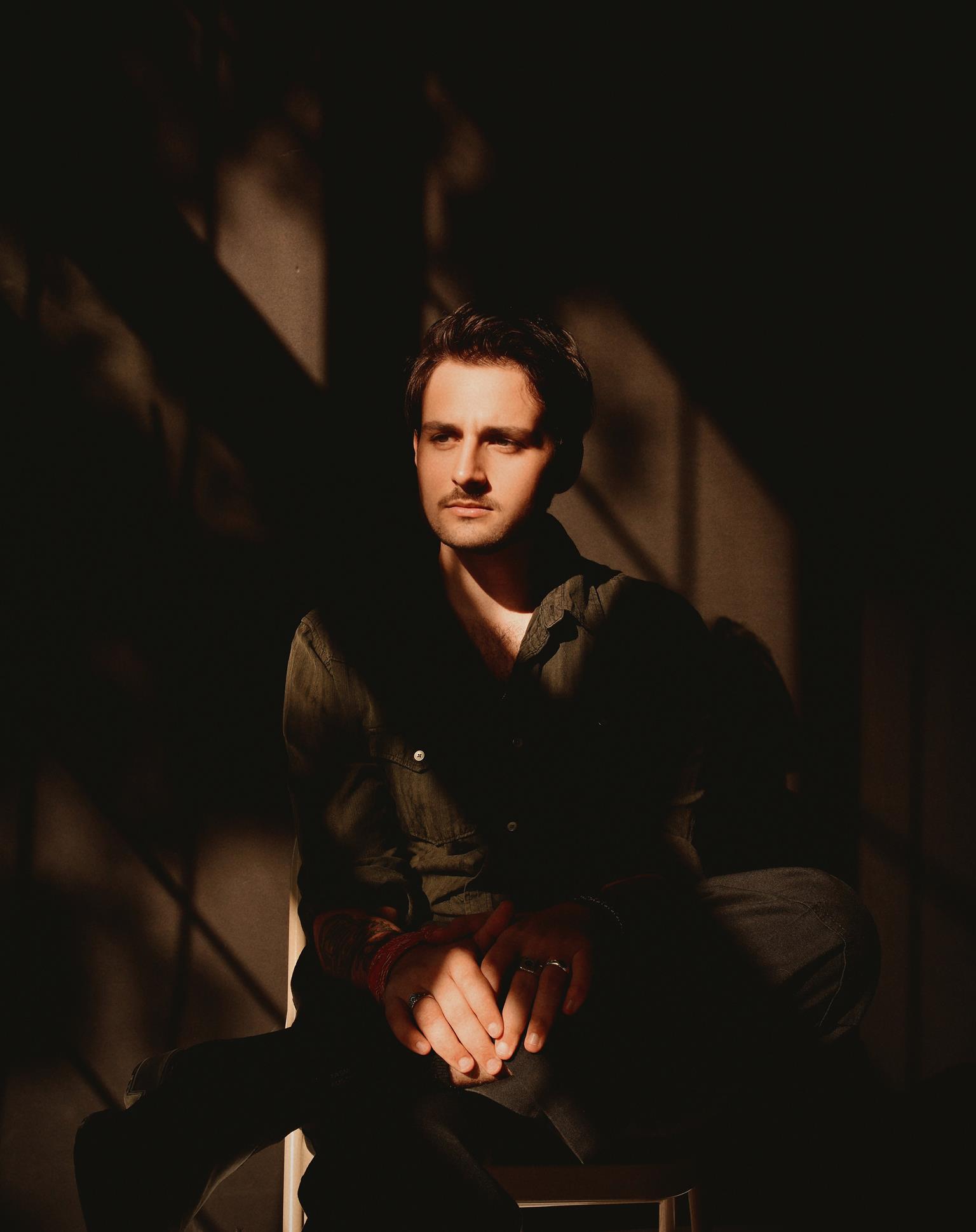 Max Bartos (Shervin Laines)