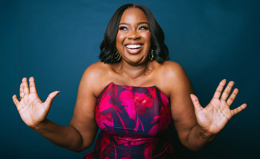 LaNisa Renee Frederic (Lauren Desberg)