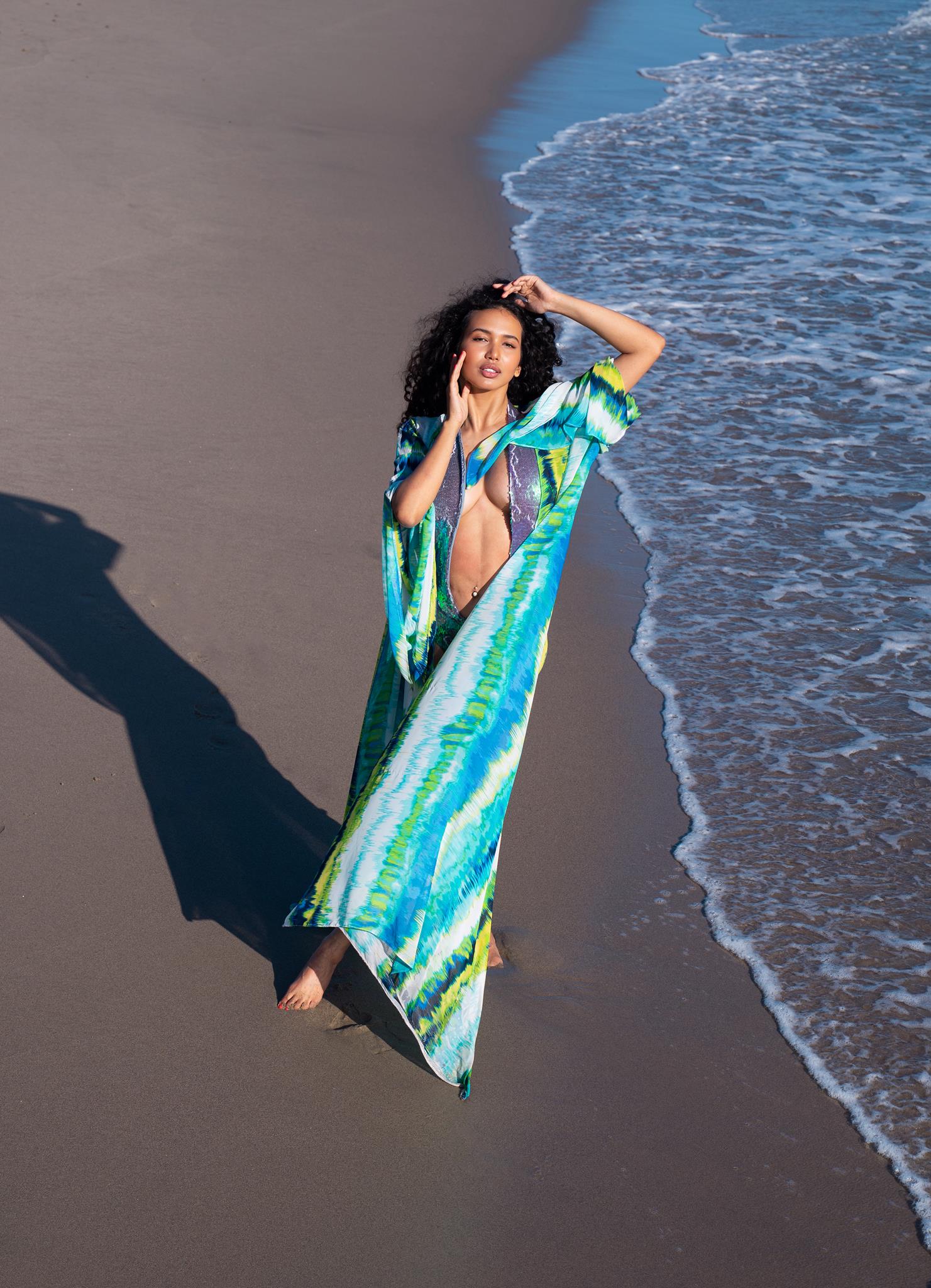Kristina Menissov (Photographer Valeria Solar - Kimono Anna Gupta Resort)