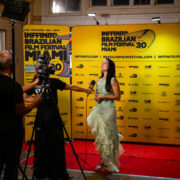 Mônica Carvalho Moves Miami Audience and Receives Standing Ovation for “Deixe-me Viver”