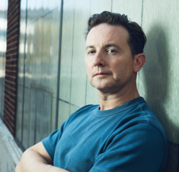 Elliot Latner (Kevin Scanlon)